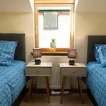 Stylish 2 Bedroom - 2 Miles Inverness City Centre