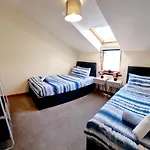 Stylish 2 Bedroom - 2 Miles Inverness City Centre