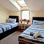 Stylish 2 Bedroom - 2 Miles Inverness City Centre